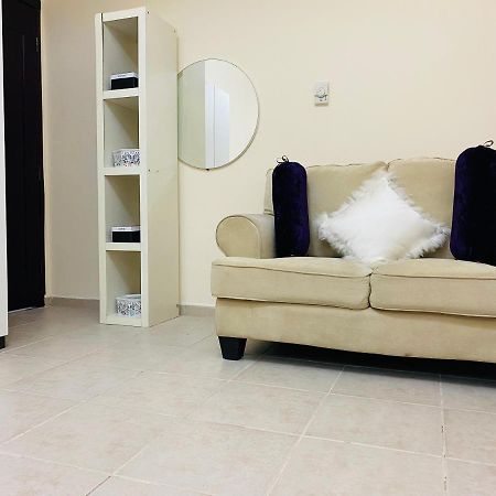 Nash Guest House Females Only Dubai Exterior photo