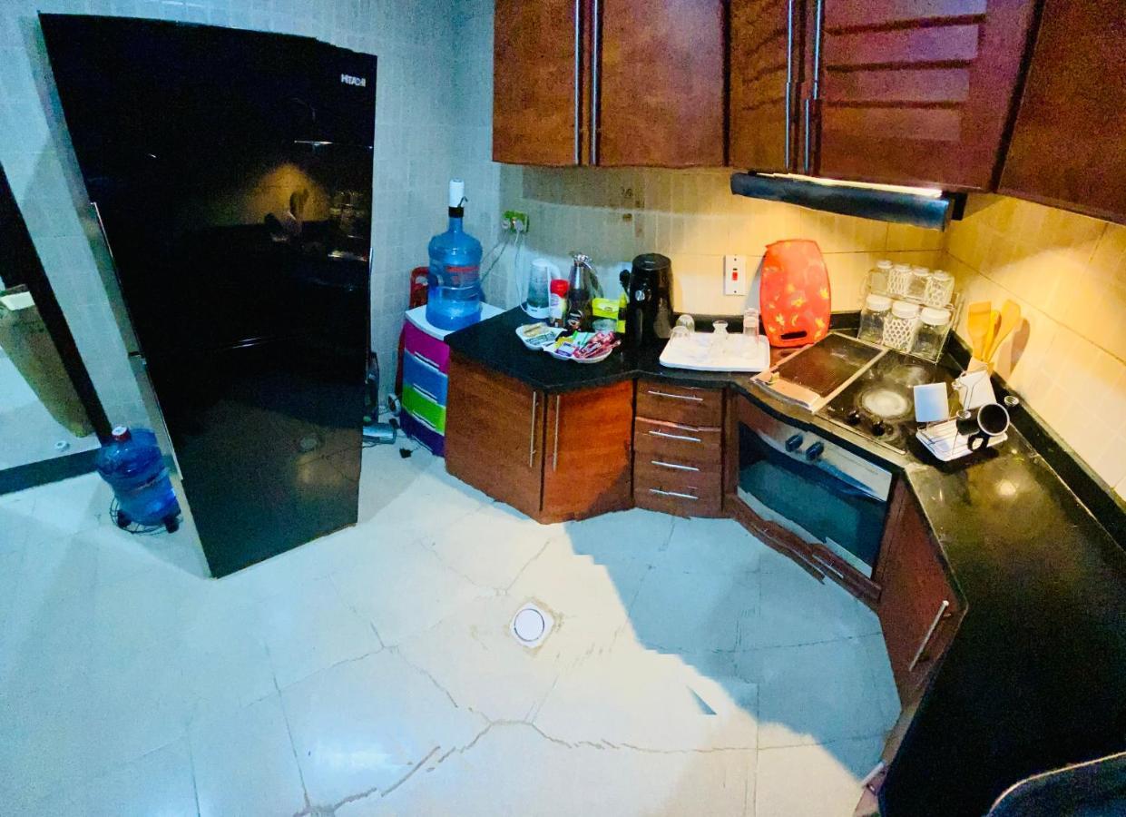 Nash Guest House Females Only Dubai Exterior photo