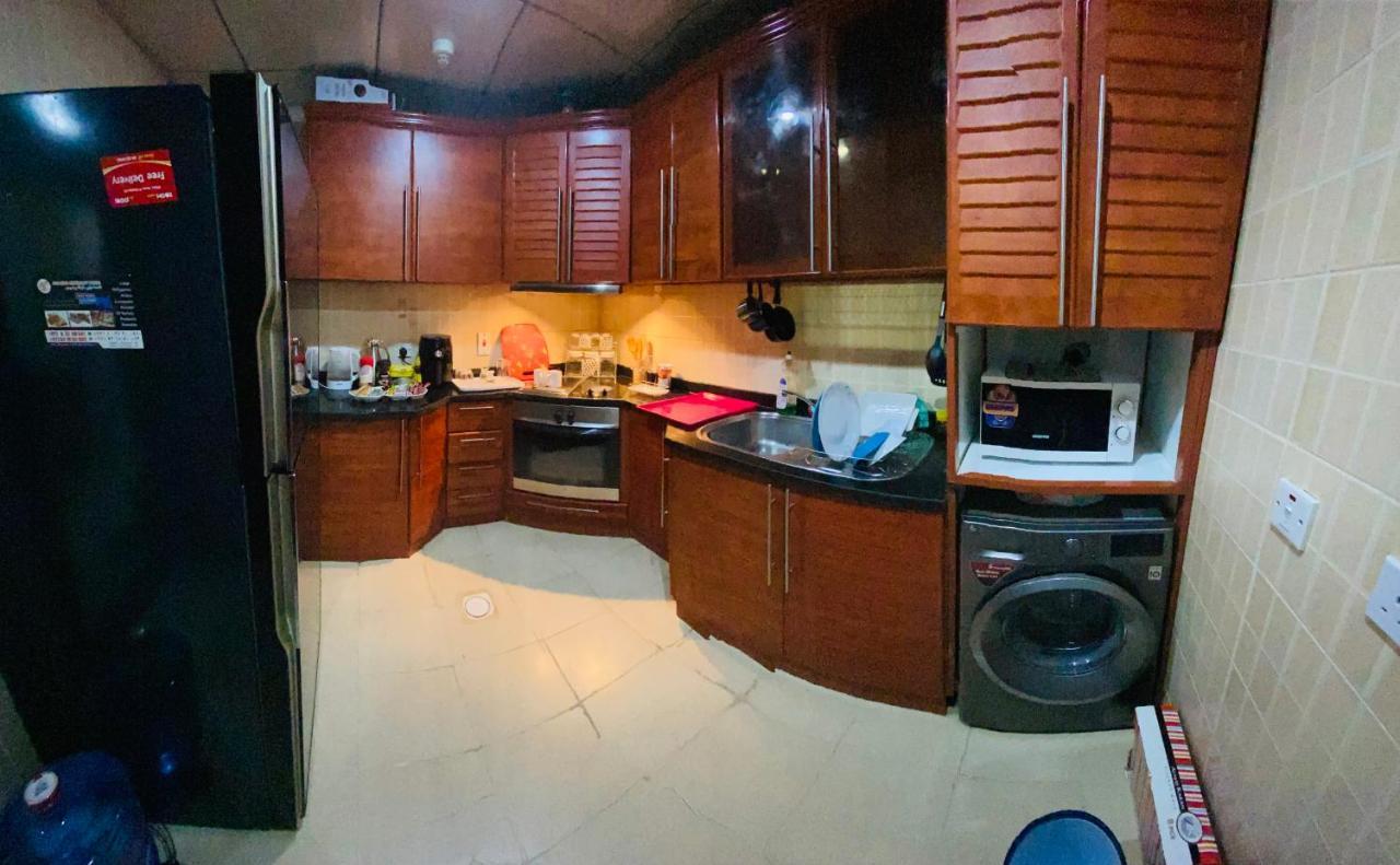 Nash Guest House Females Only Dubai Exterior photo