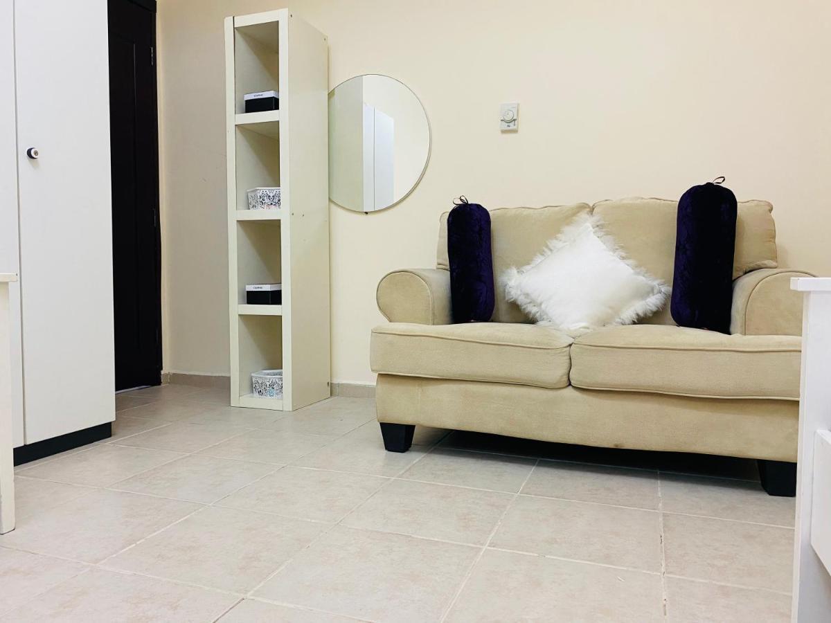 Nash Guest House Females Only Dubai Exterior photo