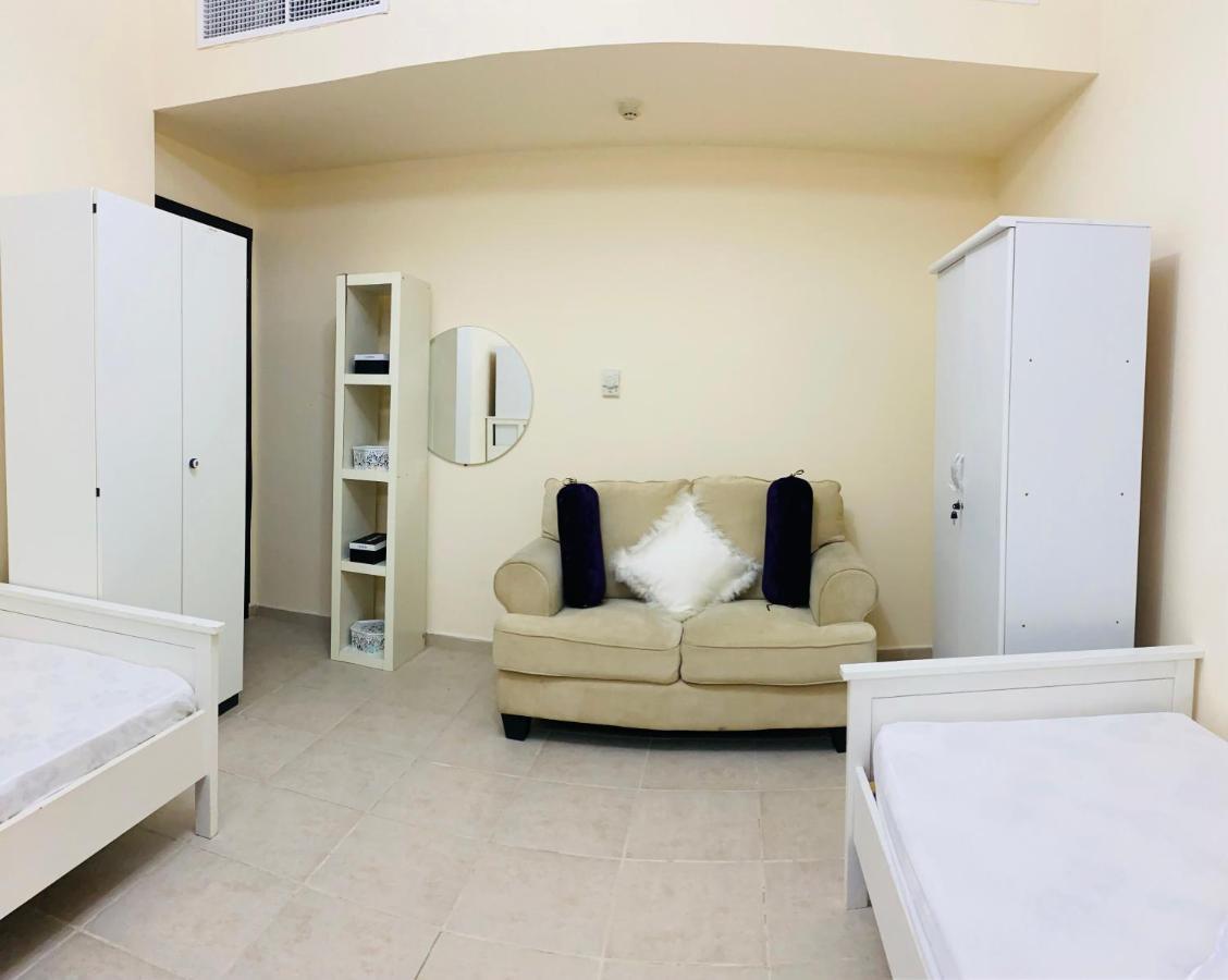 Nash Guest House Females Only Dubai Exterior photo