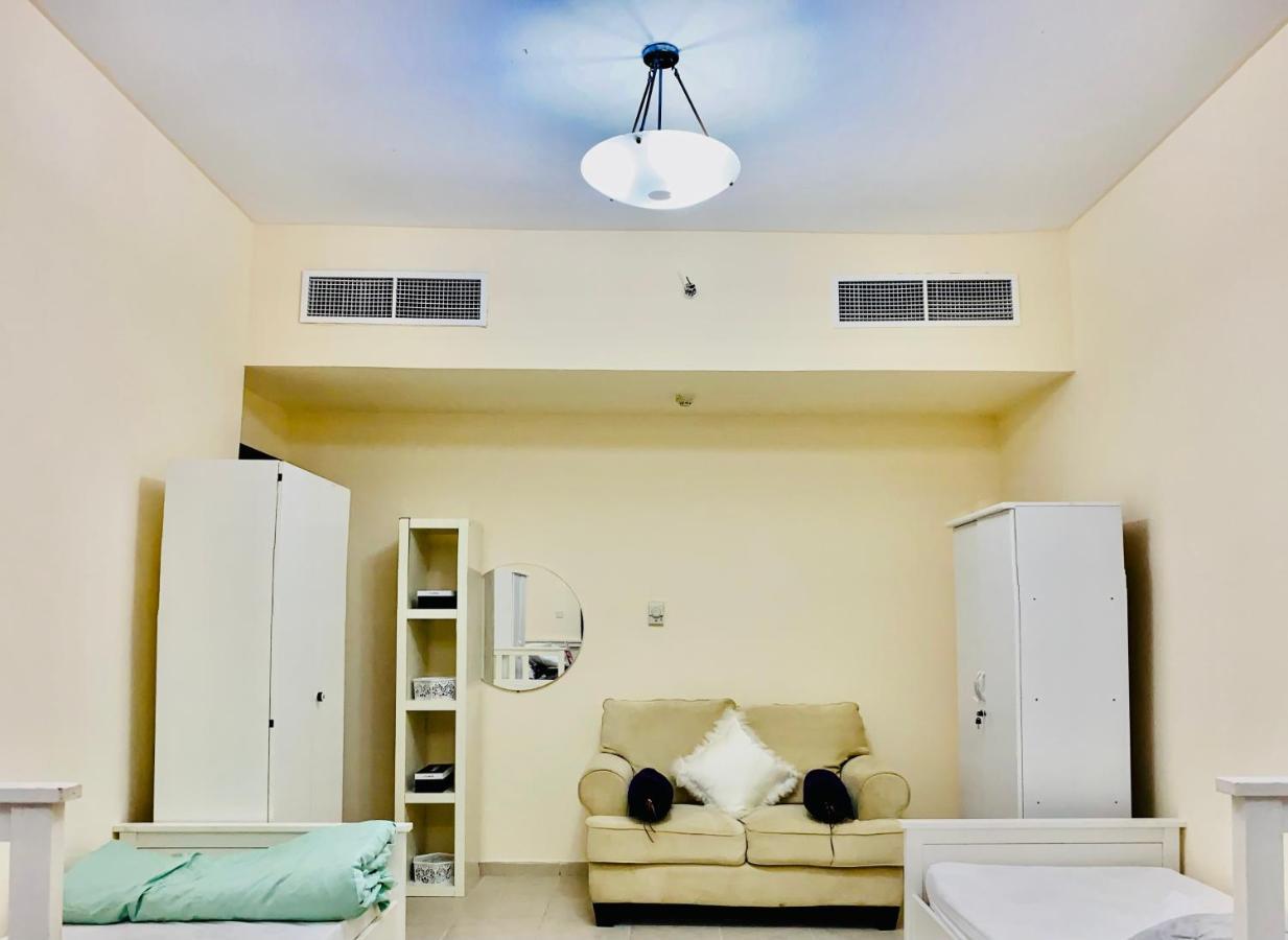 Nash Guest House Females Only Dubai Exterior photo