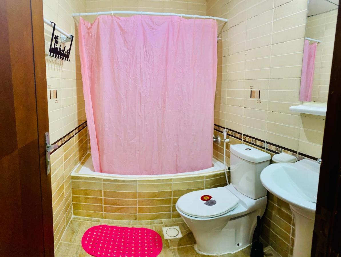 Nash Guest House Females Only Dubai Exterior photo