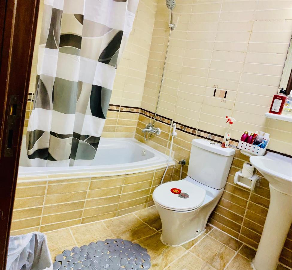Nash Guest House Females Only Dubai Exterior photo
